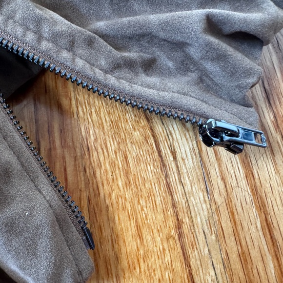 Women's Brown Suede Bomber Jacket- BRONZESNAKE - Picture 7 of 8